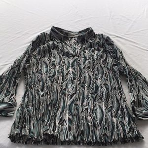 Blouse that stretches. Super cool !